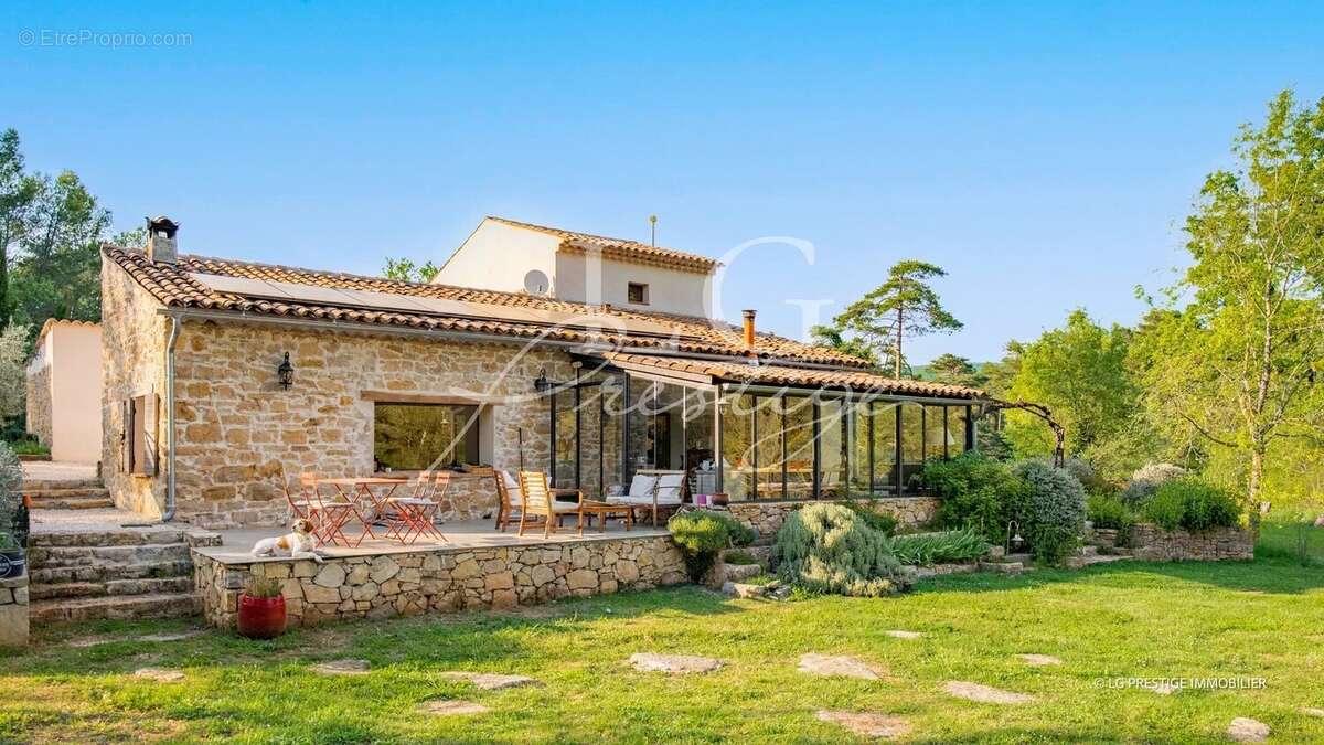 Maison à TOURRETTES