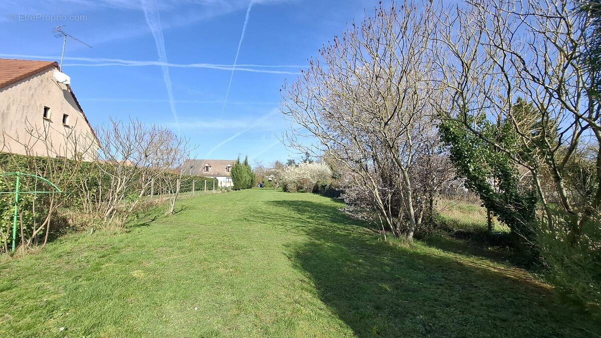 Terrain à LIMETZ-VILLEZ
