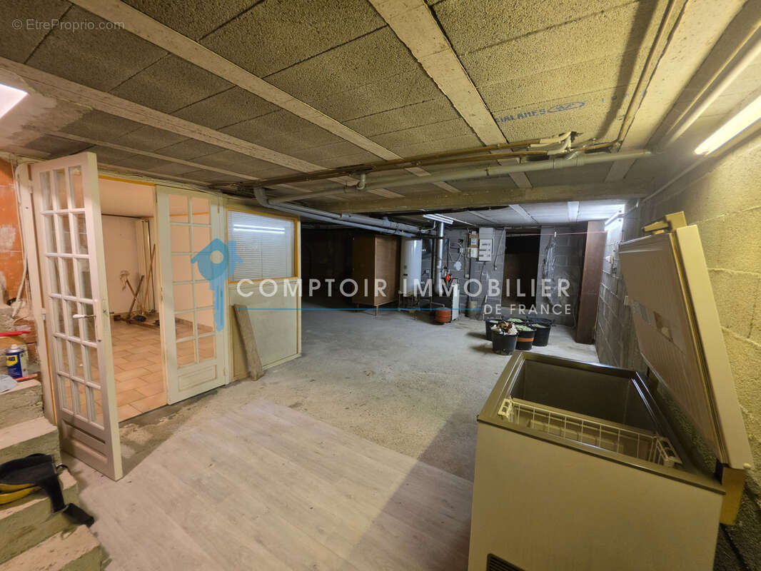 Dépt Hérault (34) -Aniane - À vendre - Villa T4/T5 avec terrasses, piscine, garage, sous-sol, parcelle de 1800 - photo 21