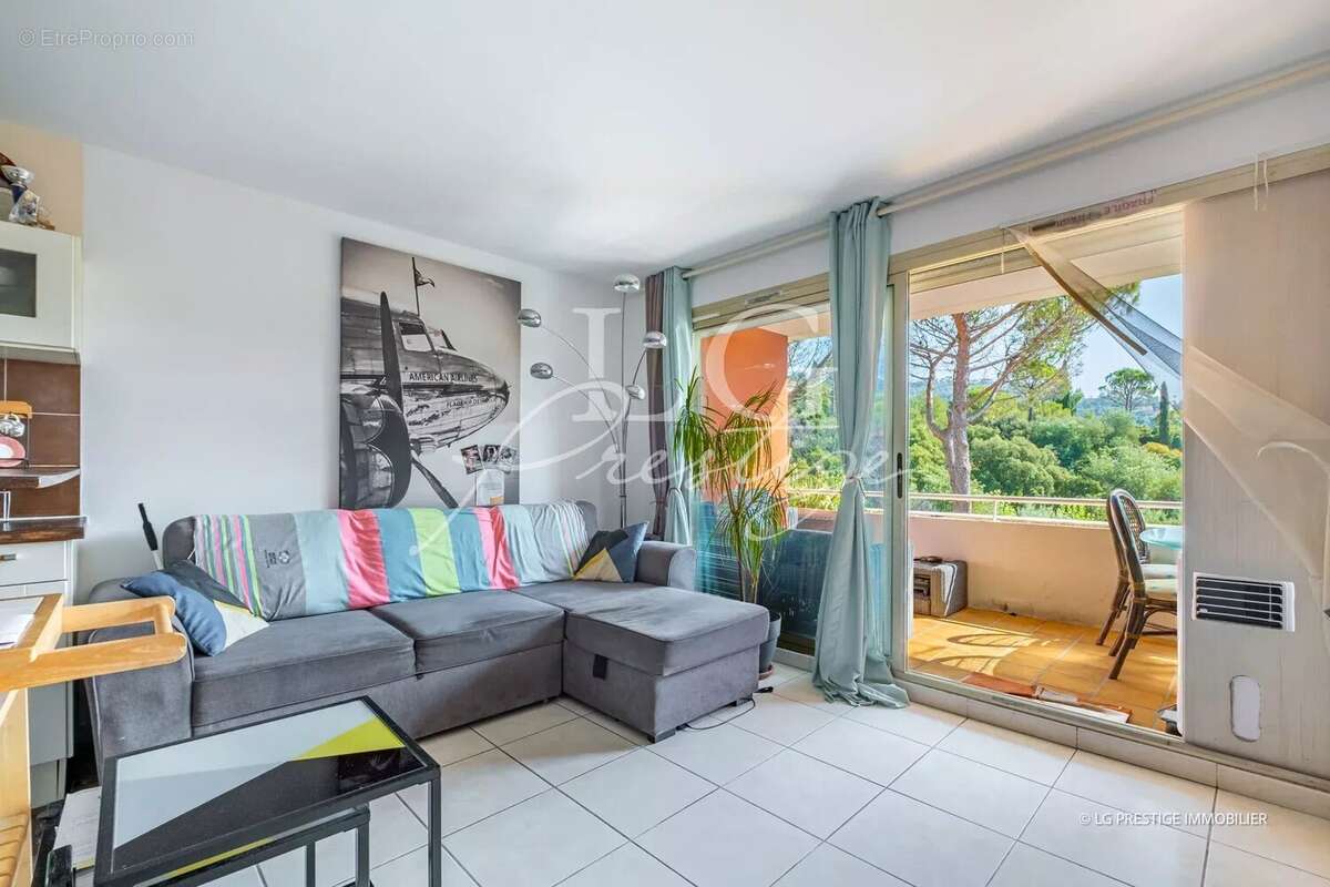 Vue degagee sur verdure et piscine - photo 4
