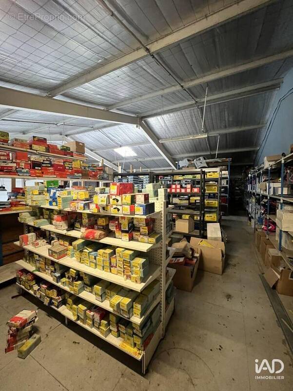 Photo 1 - Commerce à PIA