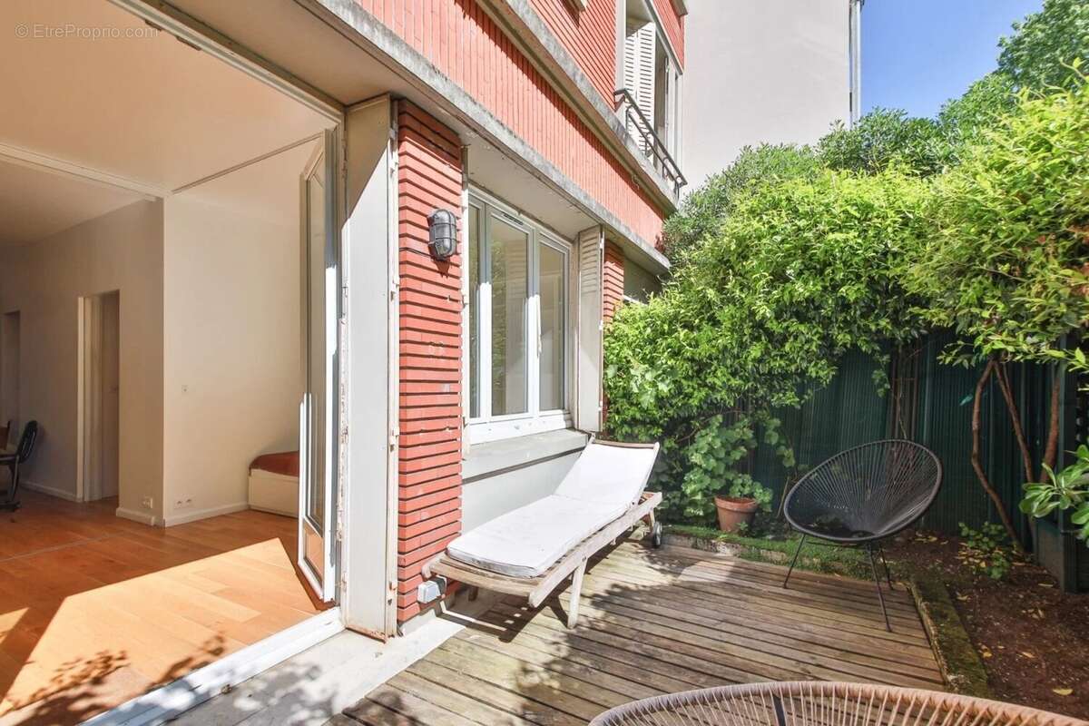 Appartement à PARIS-16E