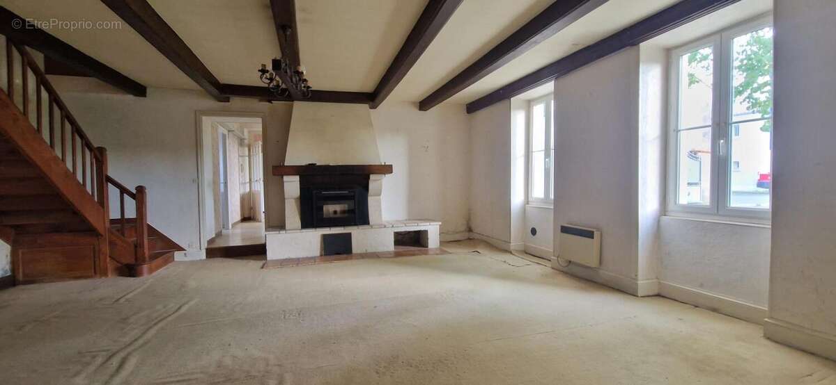 Maison à CROIX-CHAPEAU