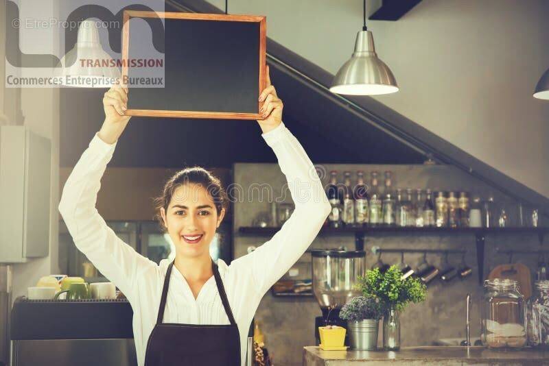 Commerce à PARIS-9E