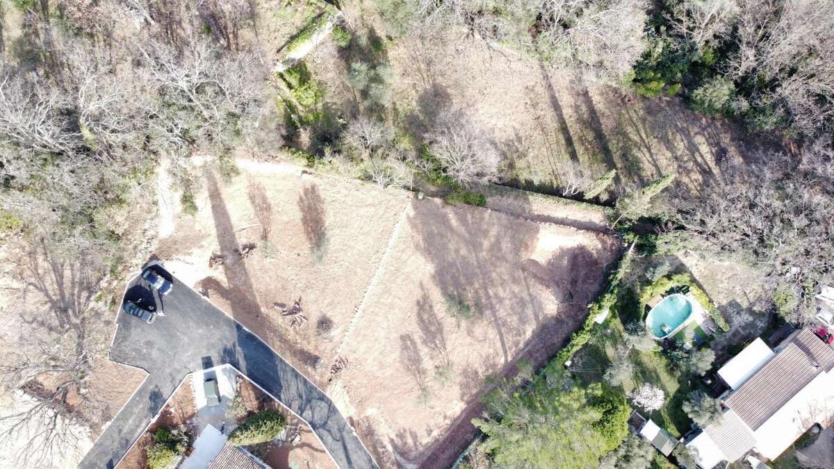 Terrain à LORGUES