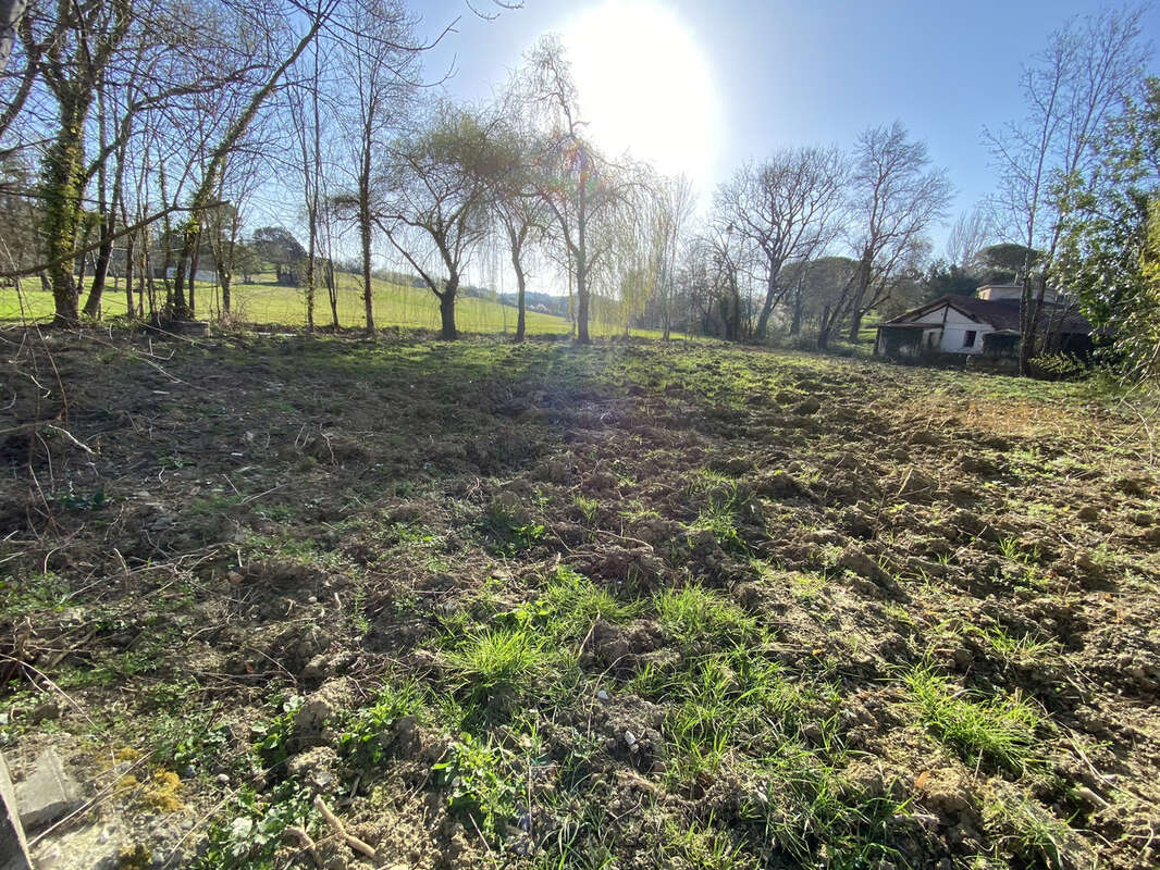 Maison à VIC-FEZENSAC