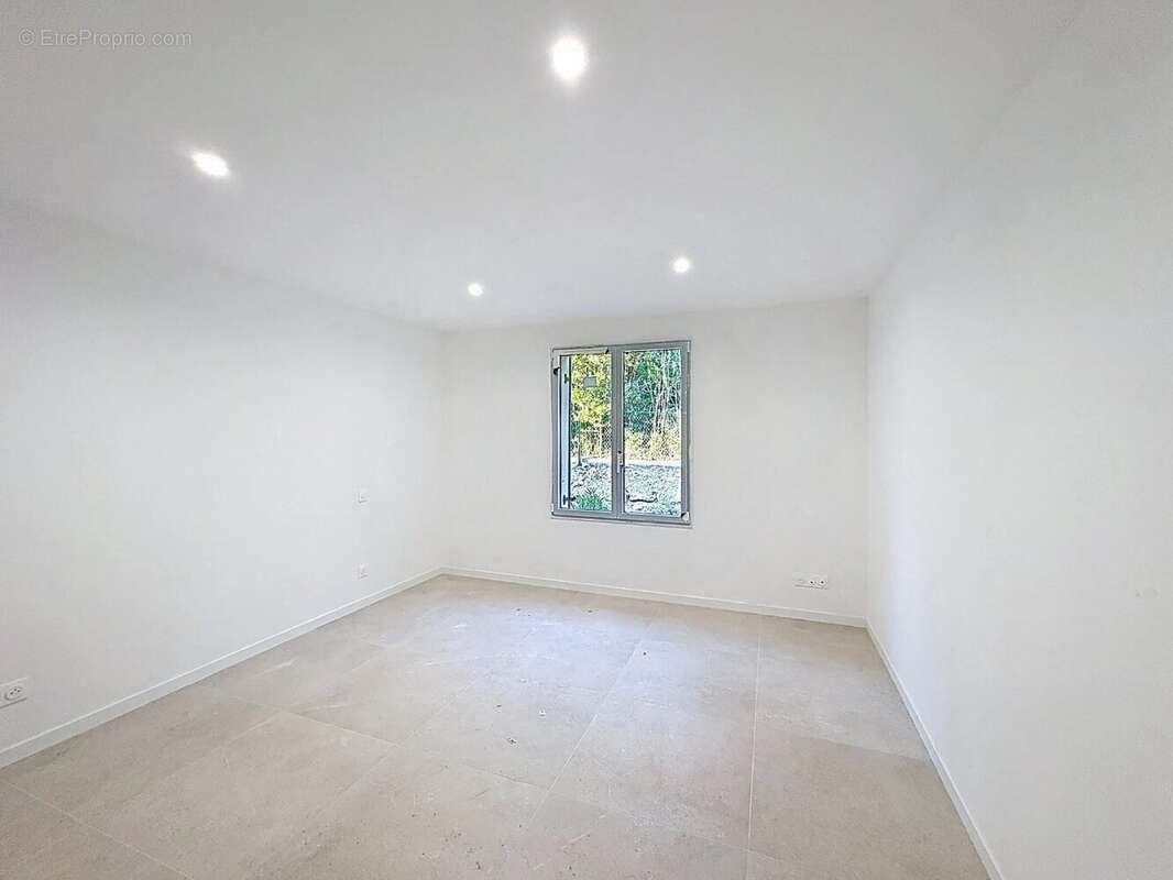 Appartement T4 rneuf avec terrasse - photo 8