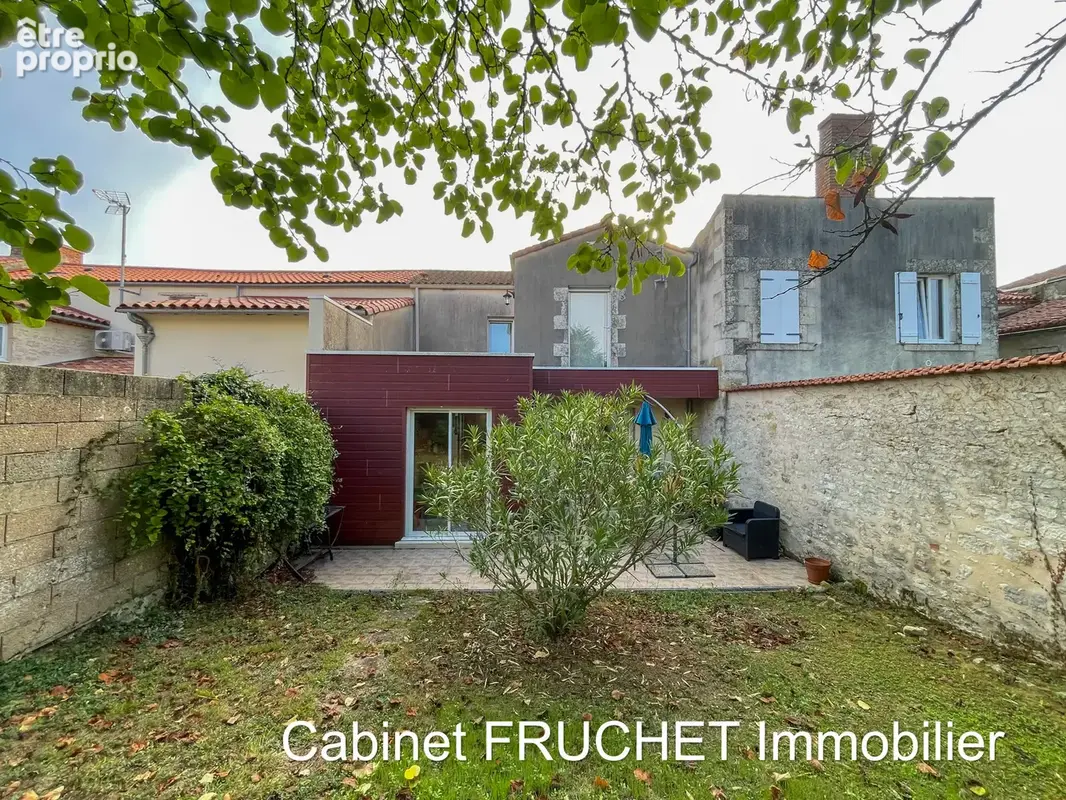 CHANTONNAY - Agréable Maison de ville avec jardin - photo 9