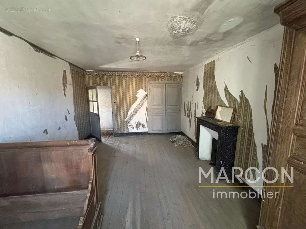 Maison à SAINT-JULIEN-LE-CHATEL