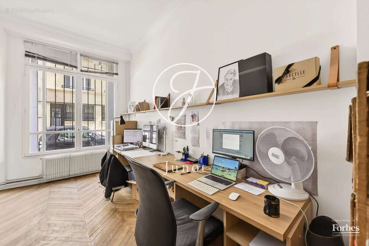 Appartement à PARIS-16E