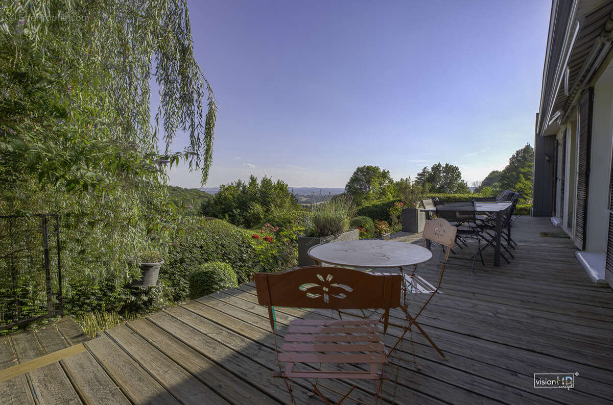 Naucelles   maison 4 chambres, terrasse et terrain arboré de 3 213 m2 - photo 2