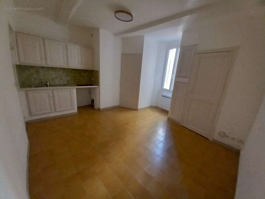 Appartement à PUGET-THENIERS