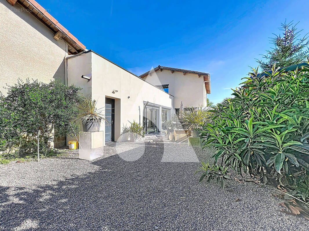 Maison à VIRIGNEUX
