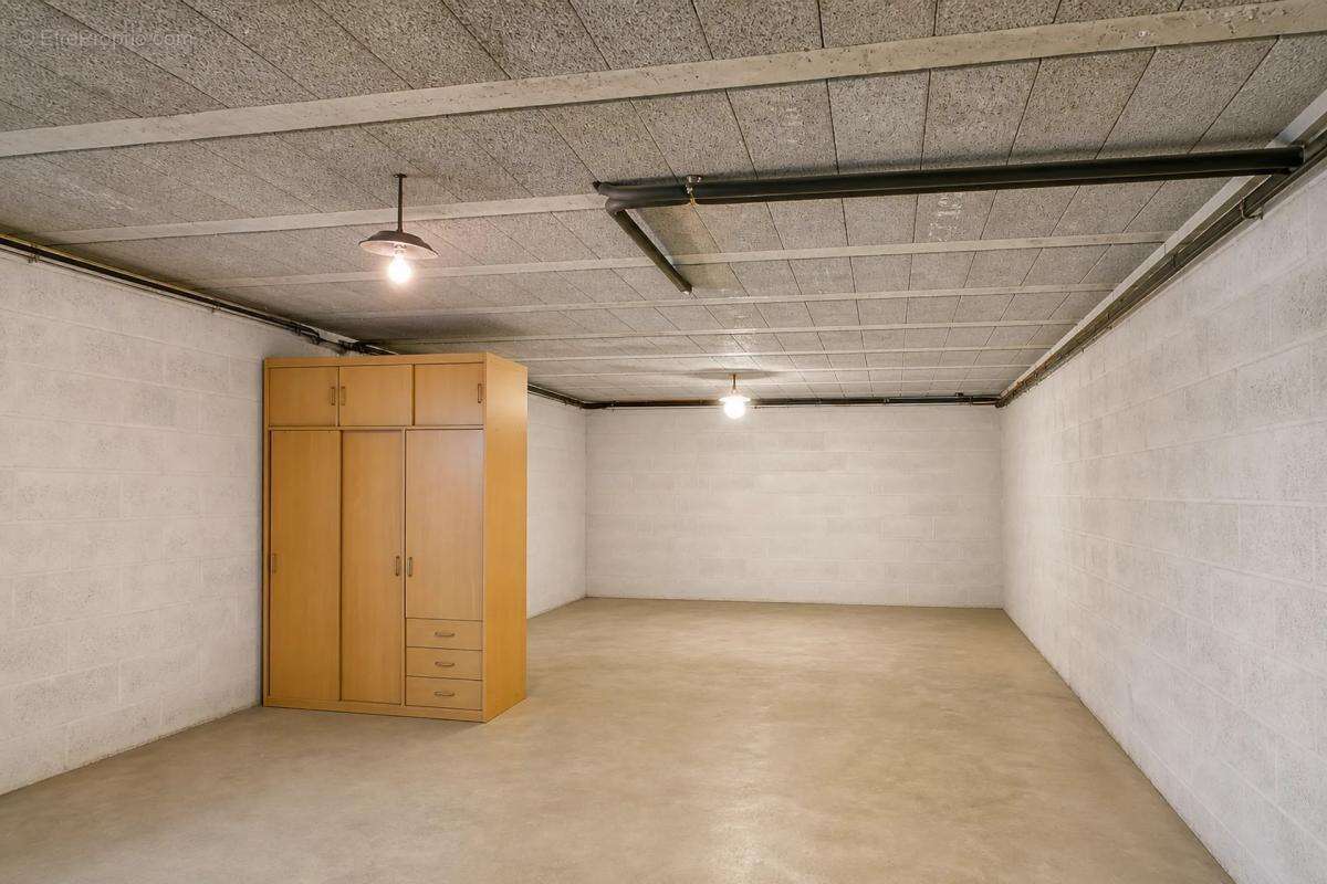 Maison 8 pièces spacieuse à Sainte-Foy-de-Longas - photo 11