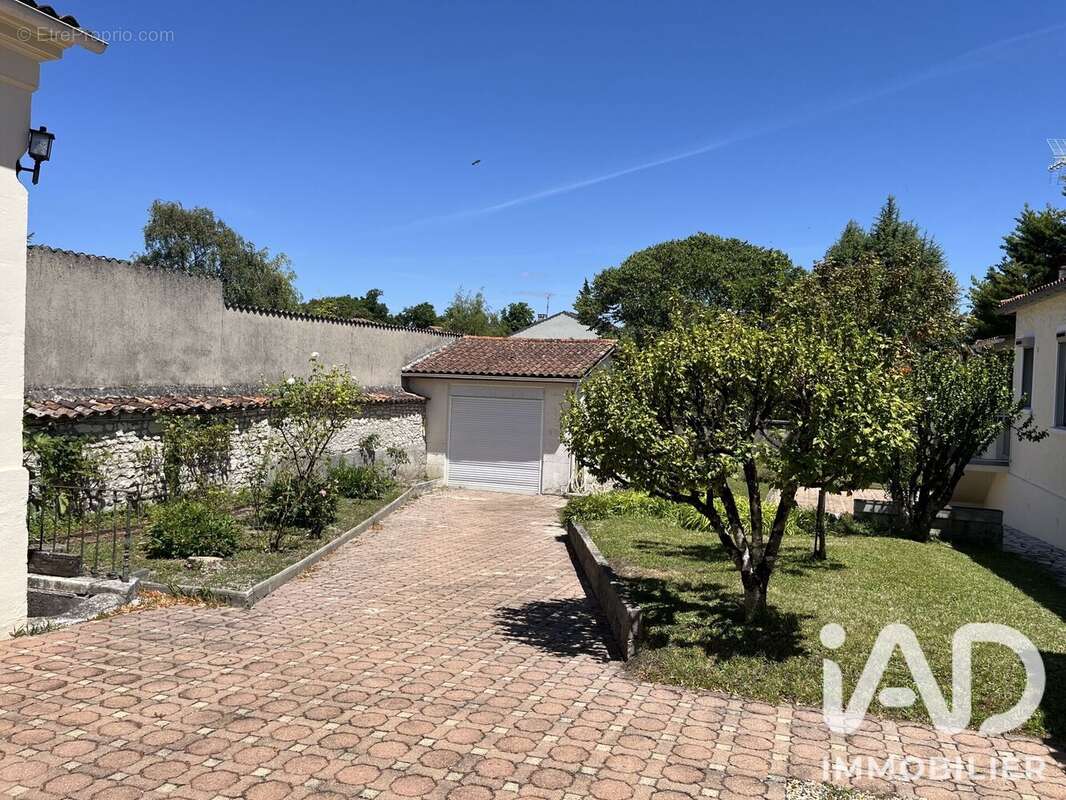 Photo 2 - Maison à COGNAC