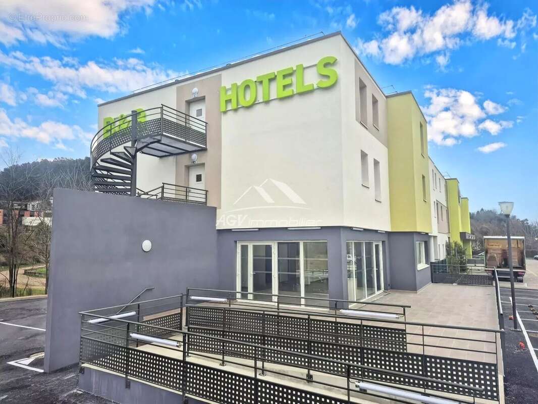 Commerce à SAINT-MARTIN-DE-VALGALGUES