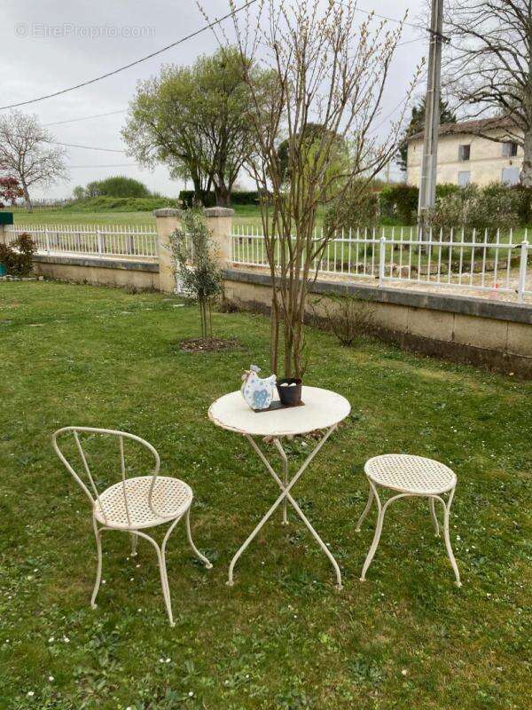A 7 kms de Saint-André de Cubzac ,au calme à La Lande de Fronsac ,découvrez cette maison R+1  en pierre 1900  d'environ 101 m² h - photo 5
