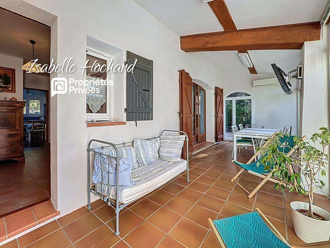 Maison Saint Maximin La Sainte Baume 5 pièce(s) 123 m² - photo 4