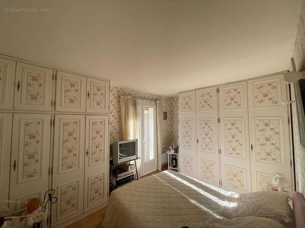 Maison à SAINT-SAUVEUR-DE-CRUZIERES