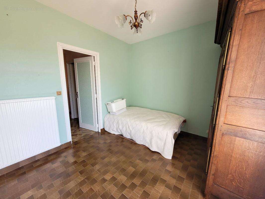 Maison à ARGENCES