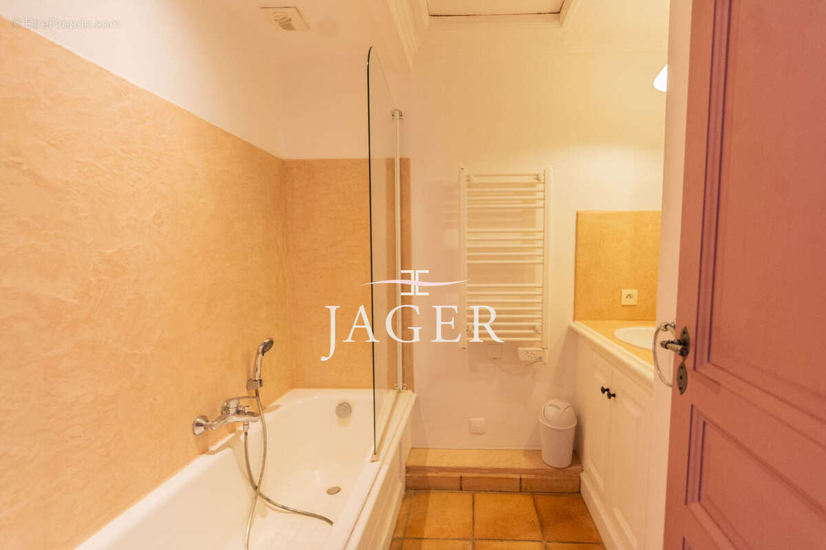 Appartement à GRIMAUD