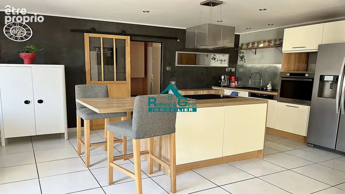 En exclusivité, Maison d'exception à Saint-Médard-sur-Ille : un havre de paix moderne - photo 2