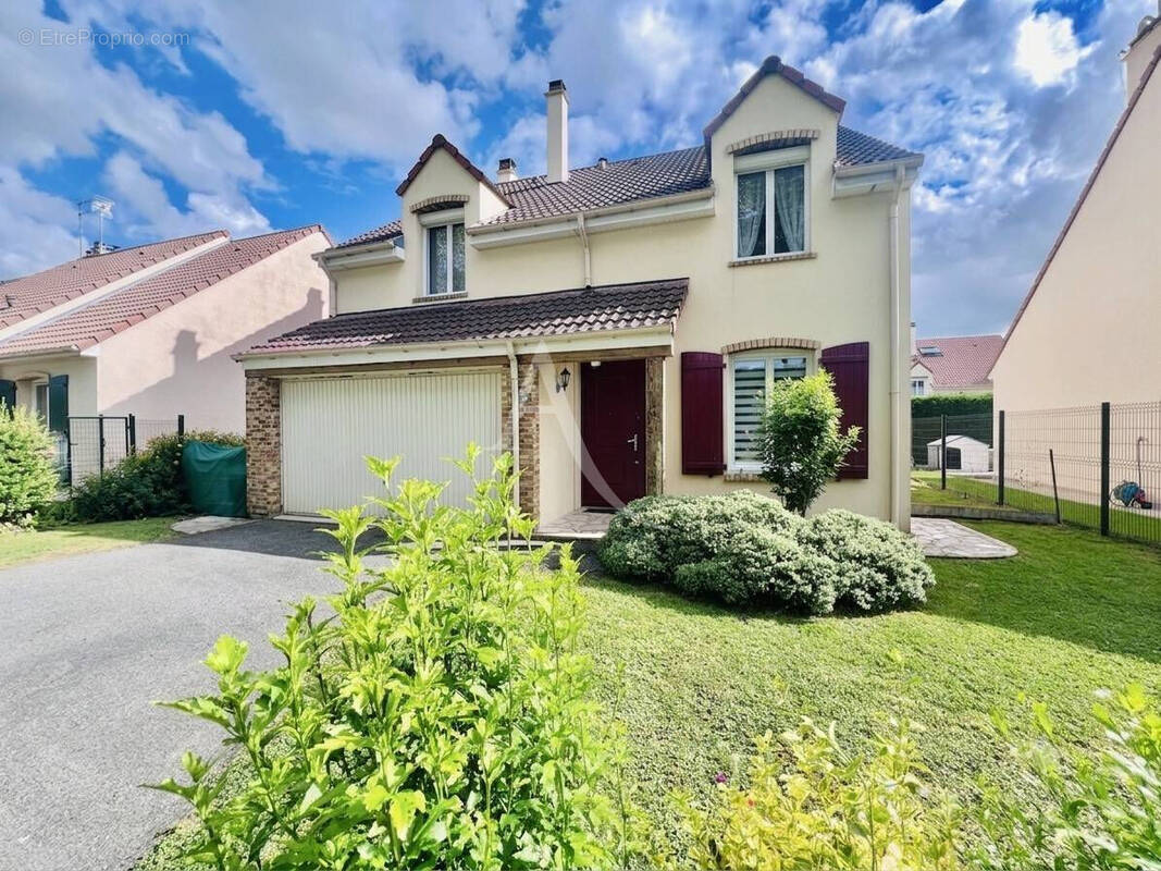 Maison à OZOIR-LA-FERRIERE