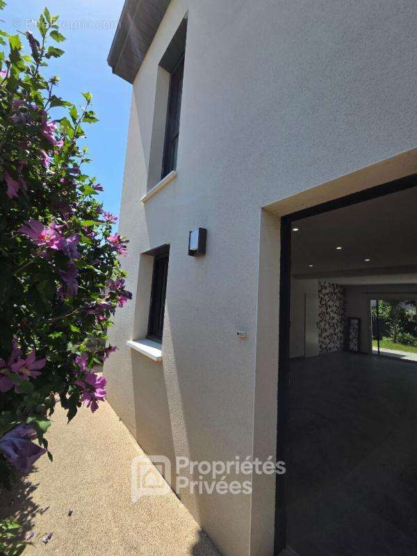 Maison à MONTELIMAR