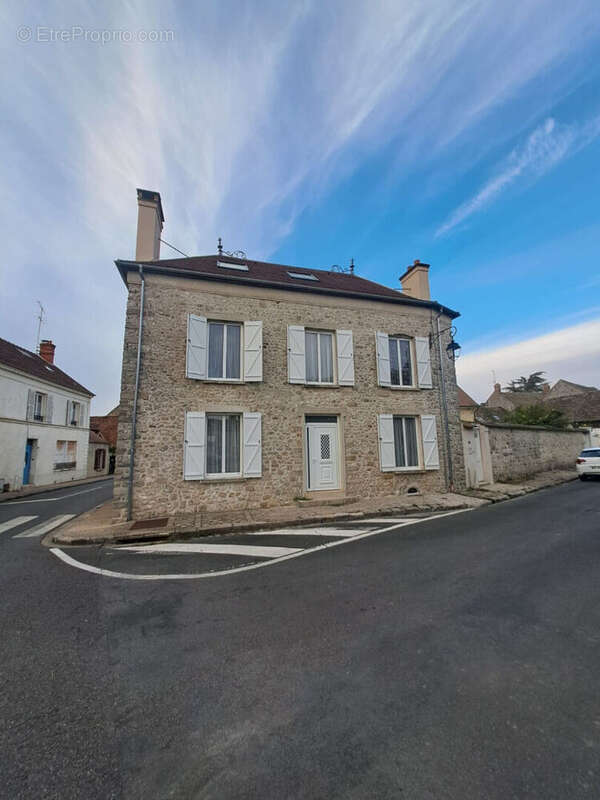 Maison à COURANCES