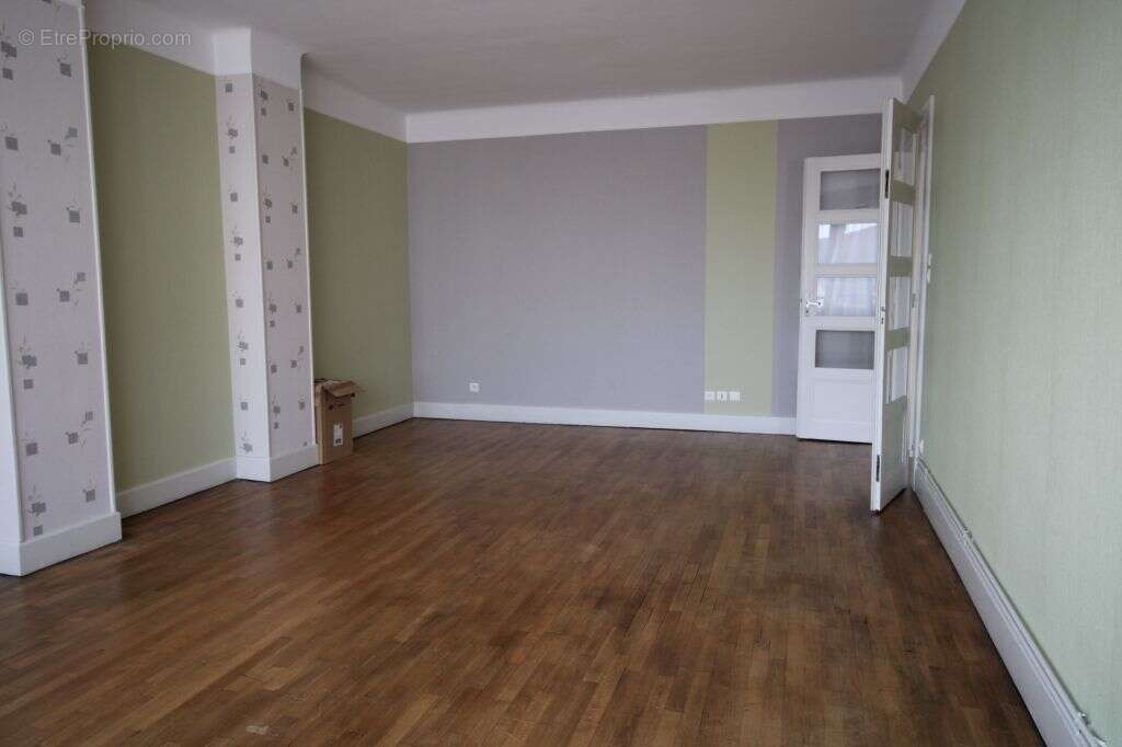 Appartement à CHARMES