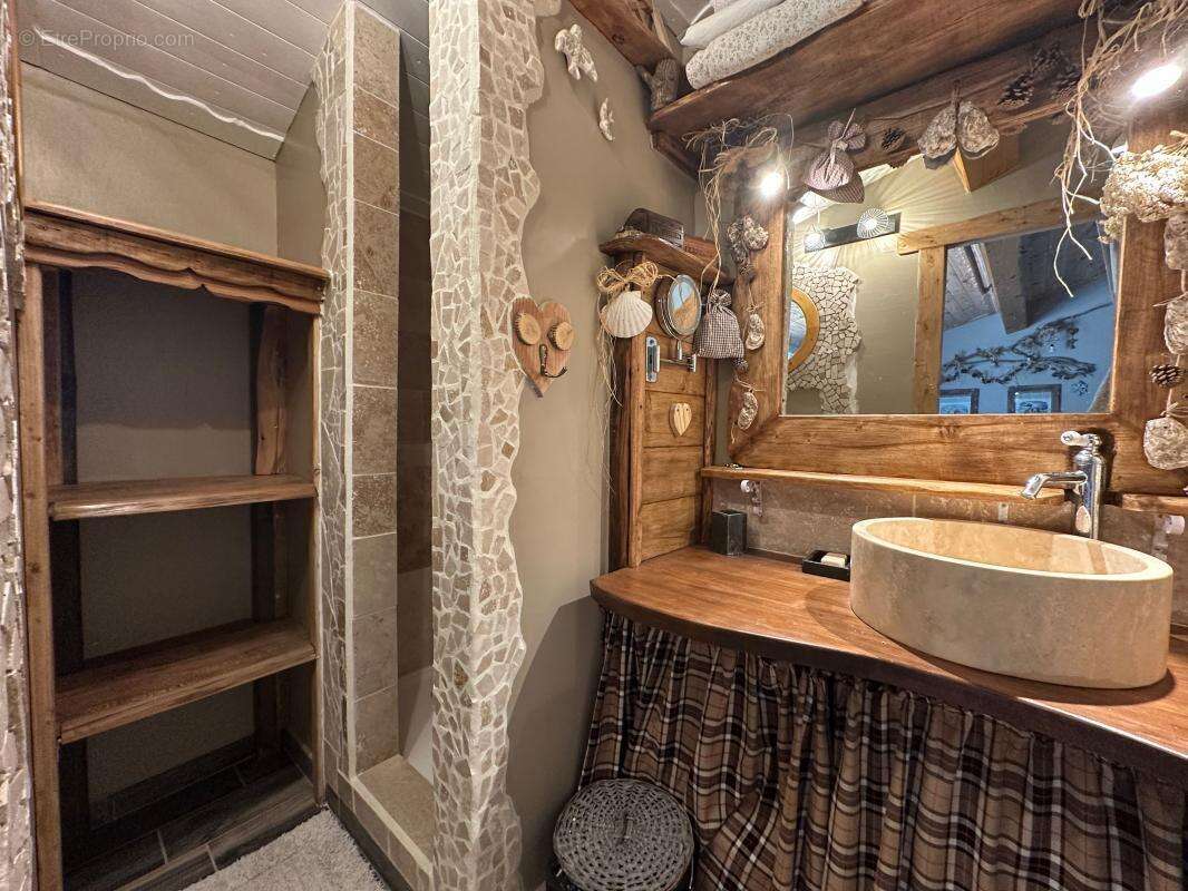 Mas/ferme rénové avec 6 chambres et 23 hectares de terrain - photo 18