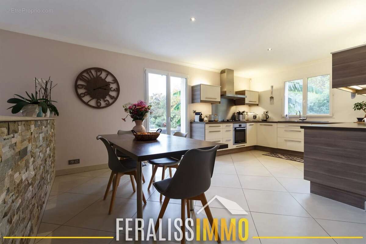 Maison à VAUX-SUR-SEINE