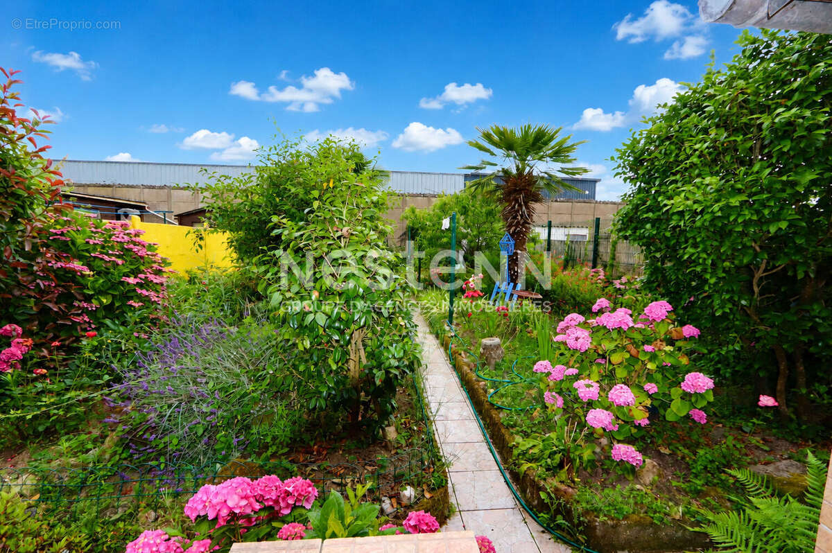 Maison en centre-ville, 3 chambres, jardin clos et garage - 75 m² habitables - photo 3