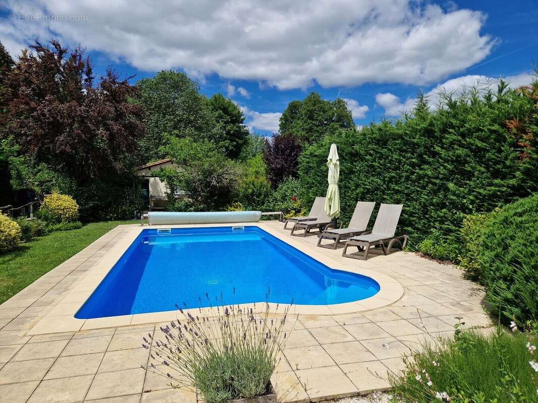 Maison 4 chambres, dépendance, piscine et jardin proche du village. - photo 18