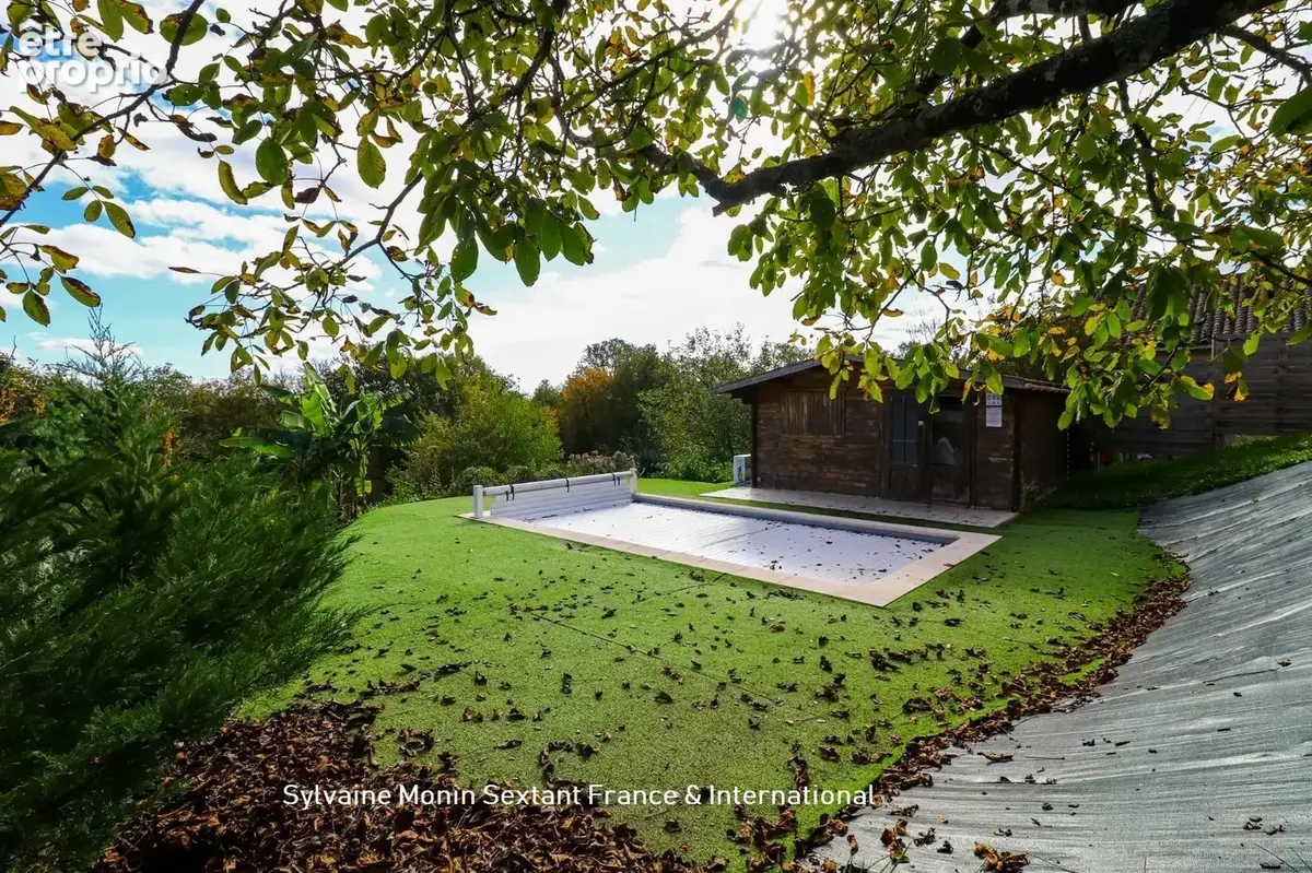 Deux maisons, une piscine, un terrain constructible et un fort potentiel locatif - photo 2