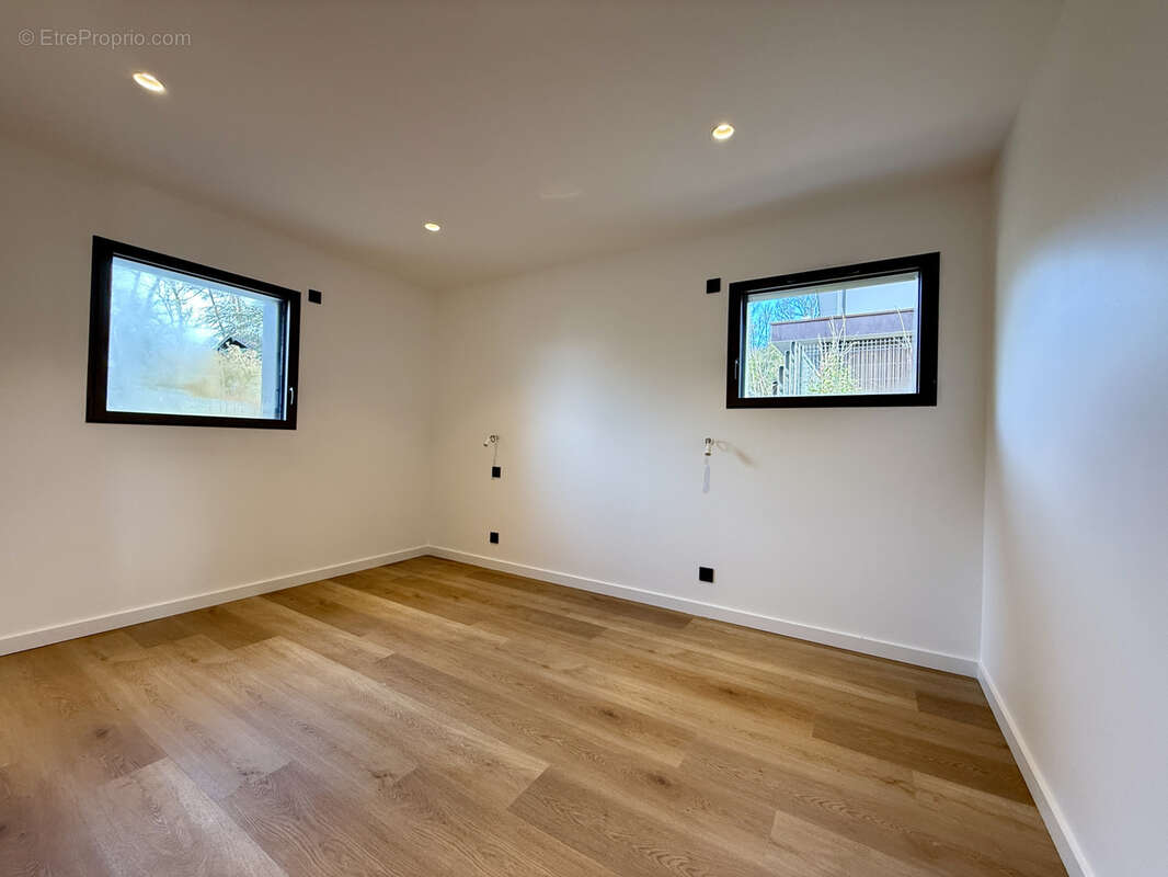 Maison à CRUSEILLES