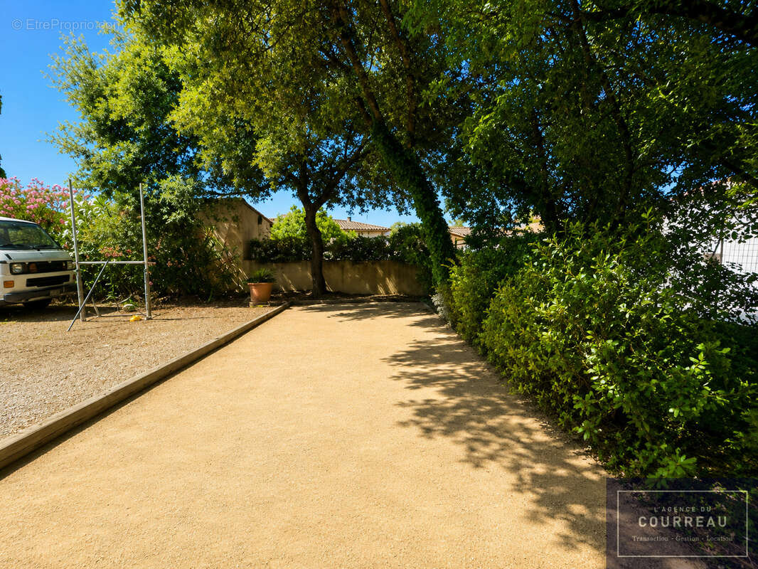 Villa plain-pied avec piscine et grand terrain à Beaulieu - photo 18