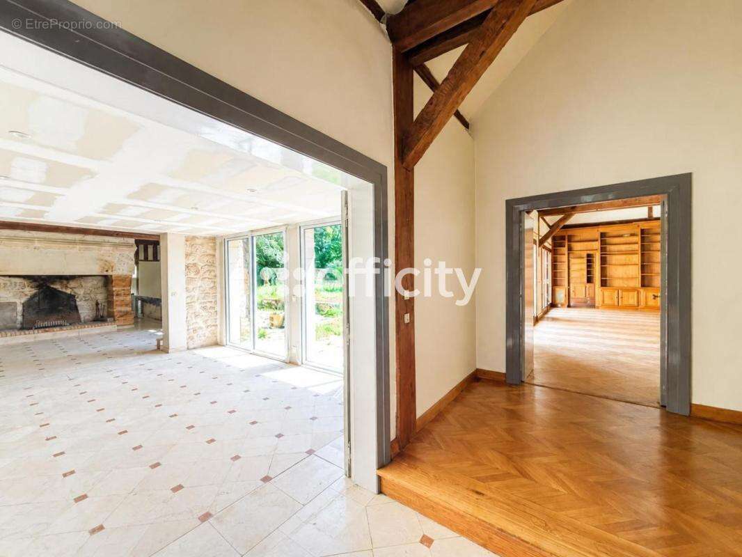 Maison 330 m² à Villers-Saint-Frambourg  - photo 8