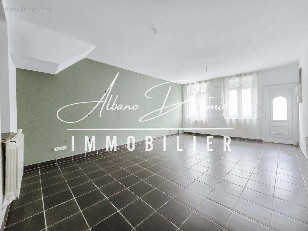 Maison à NEUVILLE-SAINT-REMY