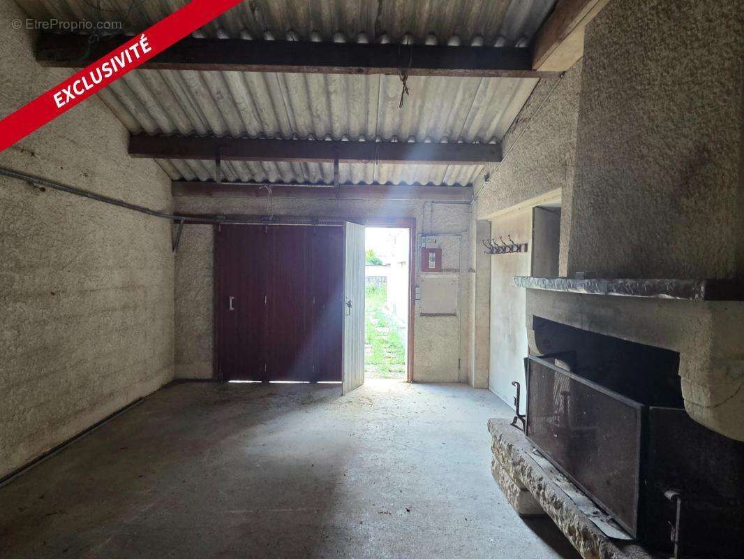 Maison 73 m² à rénover – Garage, terrain de 1 000 m² – Saint-Jean-d’Angély - photo 12
