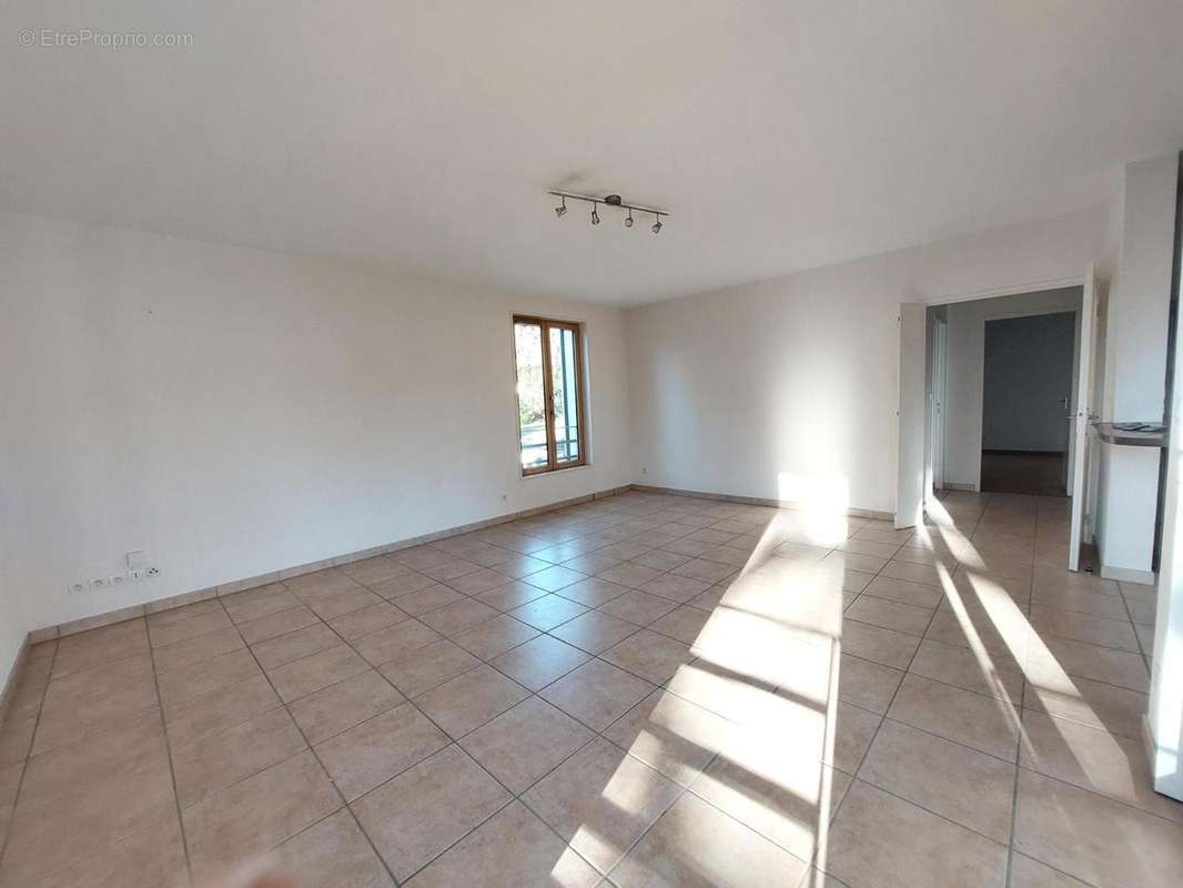   - Appartement à MEYLAN
