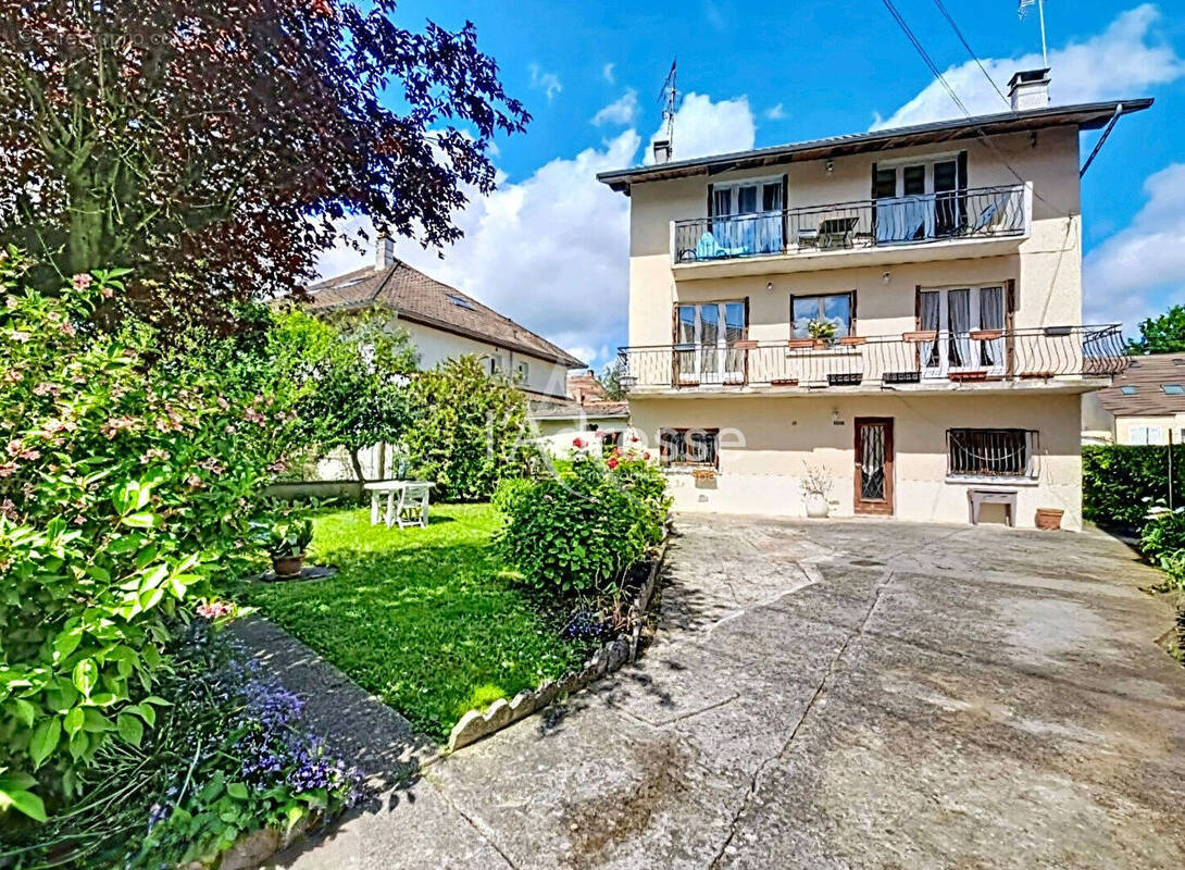 Appartement à OZOIR-LA-FERRIERE