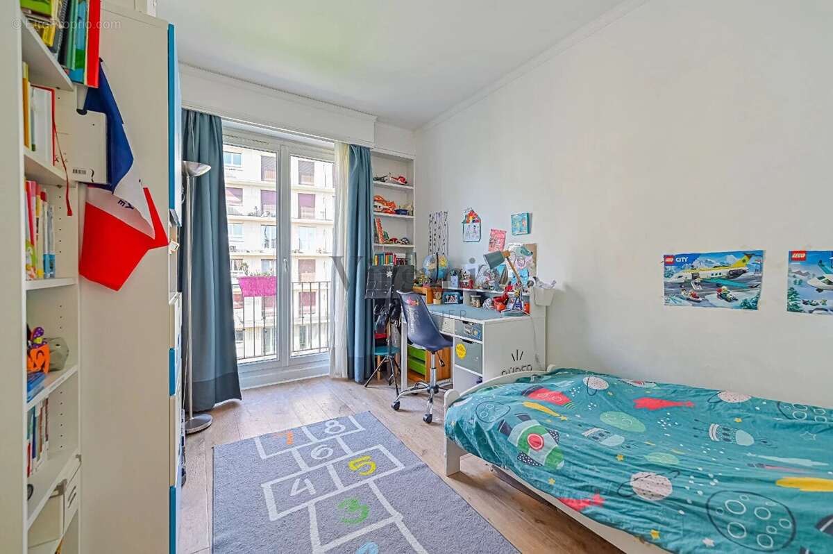 Appartement à CHARENTON-LE-PONT