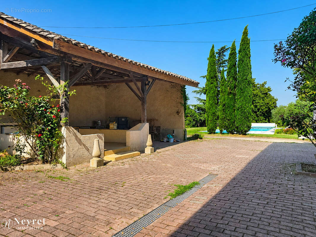 Maison familiale avec piscine, parc paysagé et fort potentiel - photo 10