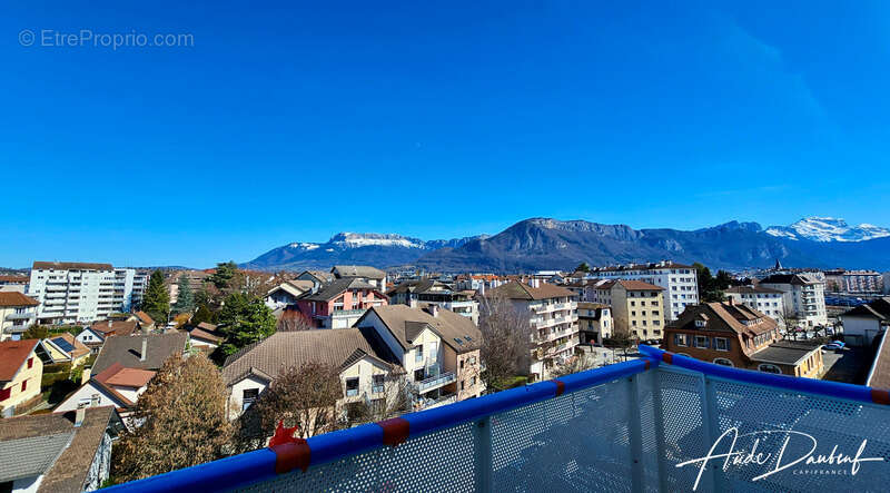 Annecy centre : duplex T4 de 100 m2 avec 2 balcons, 1 terrasse et vue panoranique - photo 2