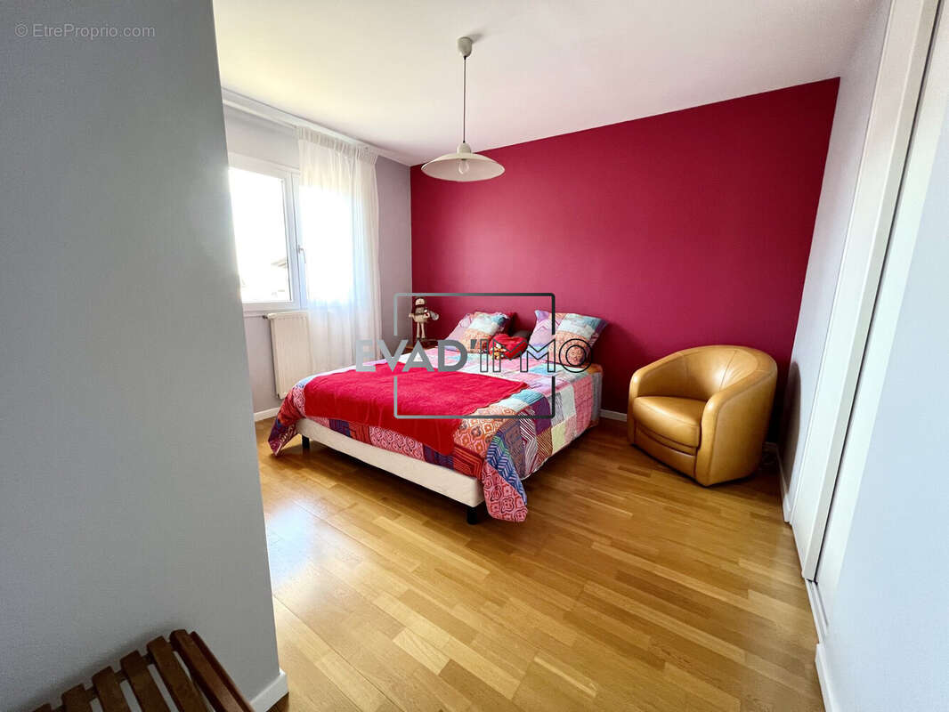 Maison à CHAZELLES-SUR-LYON