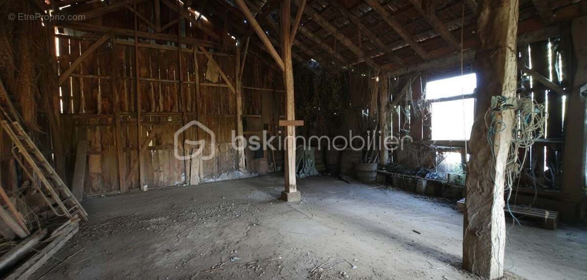  COUP DE CŒUR – Maison familiale avec magnifique parc, chai en pierre 75m² attenant et dépendance non attenante 140m² - photo 14