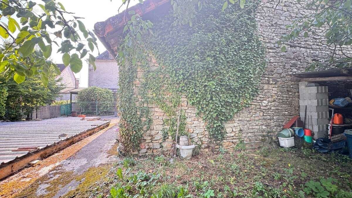 Un ensemble de caractère à rénover au coeur de Limogne en Quercy - photo 8