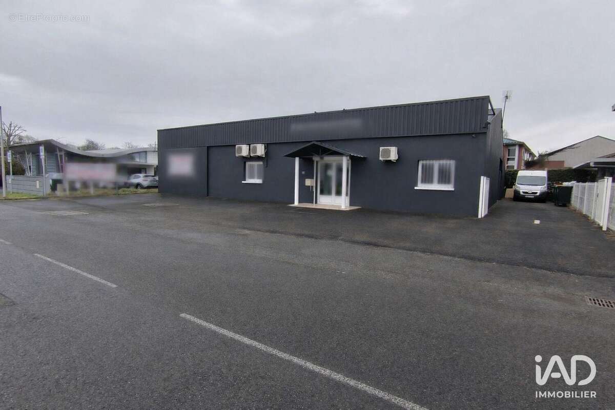 Photo 2 - Commerce à ARTIX