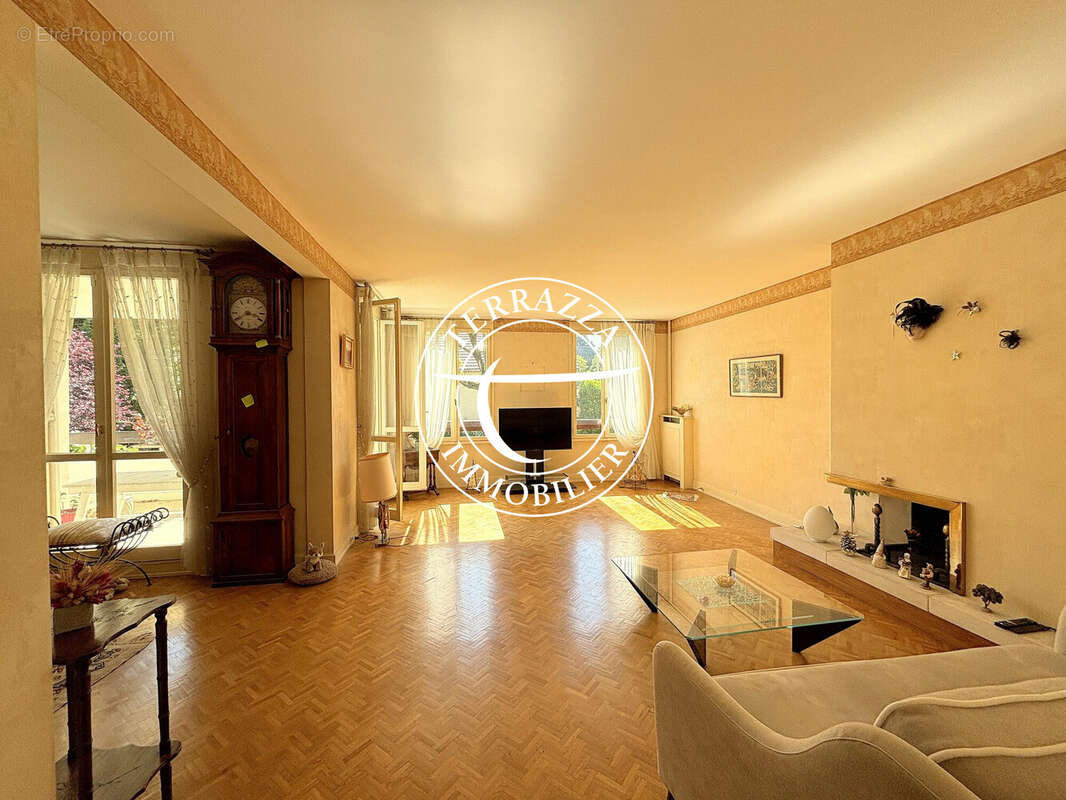 Appartement à LOUVECIENNES